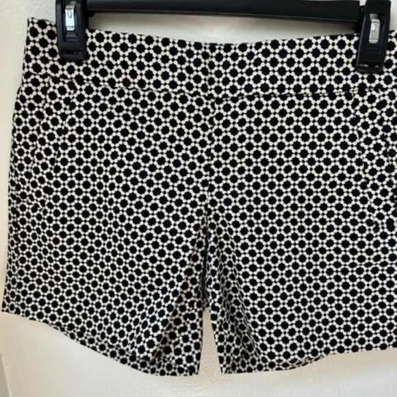 J. Crew Factory Pants - J.Crew Stretch Chino City Fit Black and White‎ Geometric Shape Shorts- Size 2
